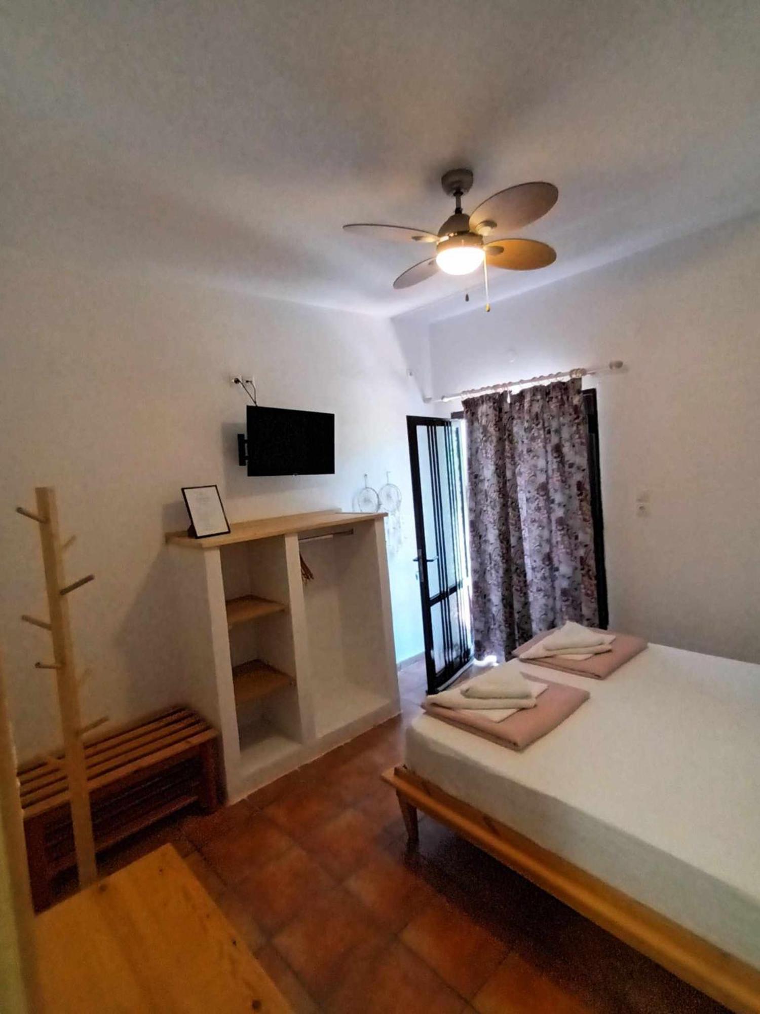 Achillion B&B Paralía Skotínis Buitenkant foto